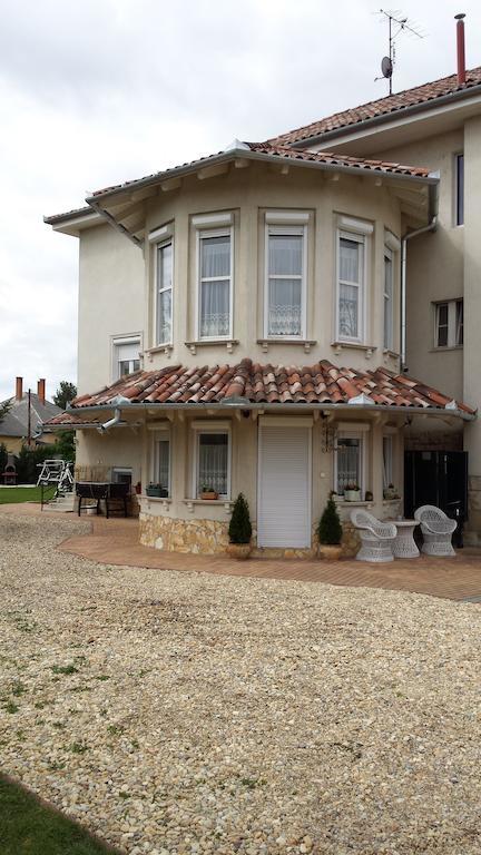 Villa Rubin Panzio Hajdúszoboszló Exteriör bild